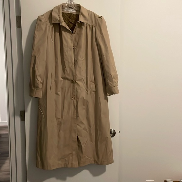Sharon rainwear size 15/16. 52%, cotton, 48% polyester. - Picture 1 of 4